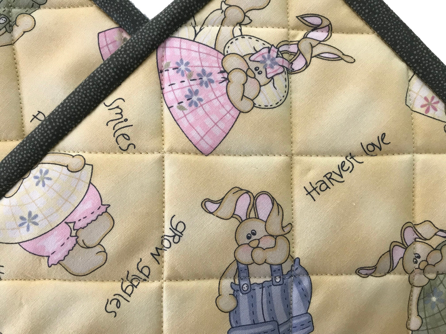 Easter Quilted Pot Holders: Handmade Fabric Hot Pads Set for Kitchen & Housewarming Gifts