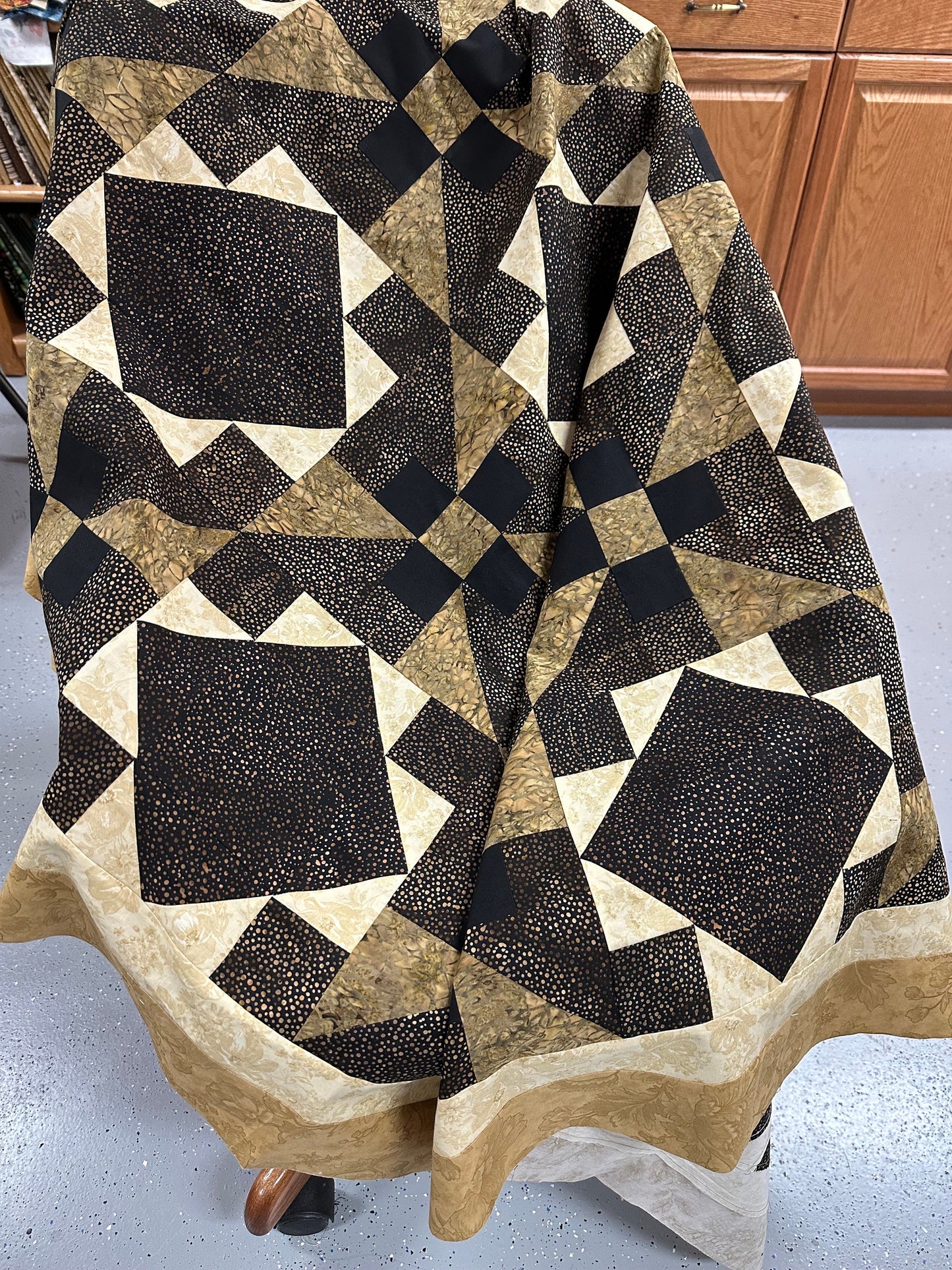 Handmade Patchwork Quilt Top: Black, Brown, Cream Floral Lap Throw (60x70 inches)