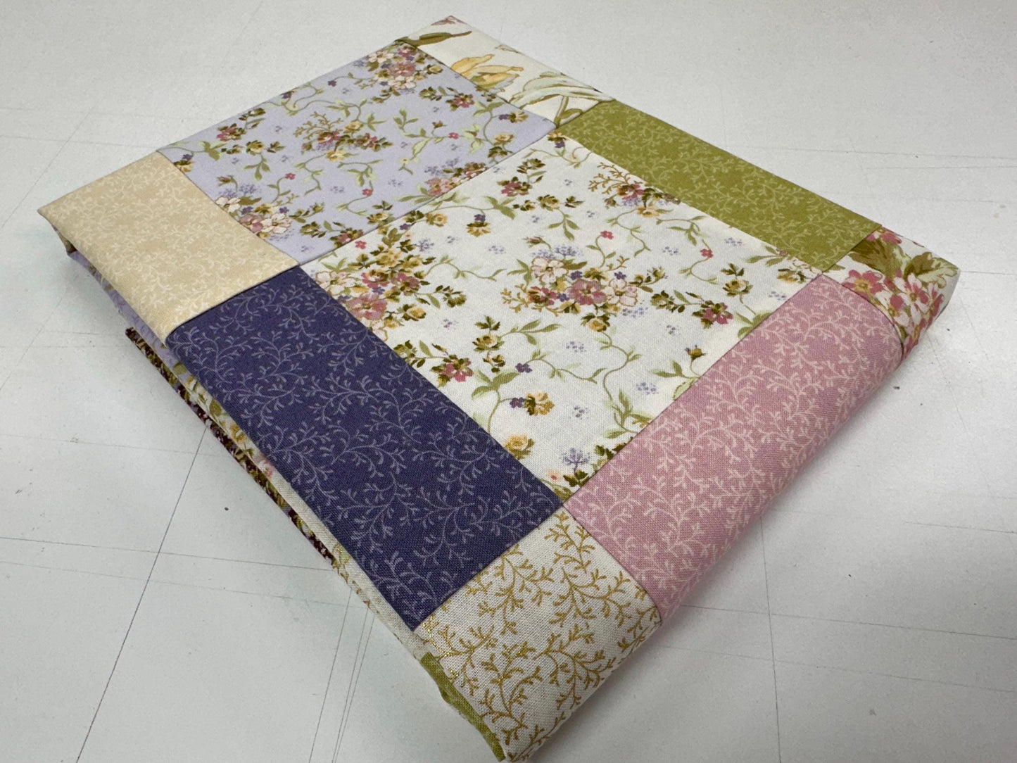 Unfinished Quilt Top 36x45 Handmade Crib Lap Throw Patchwork Cotton Floral